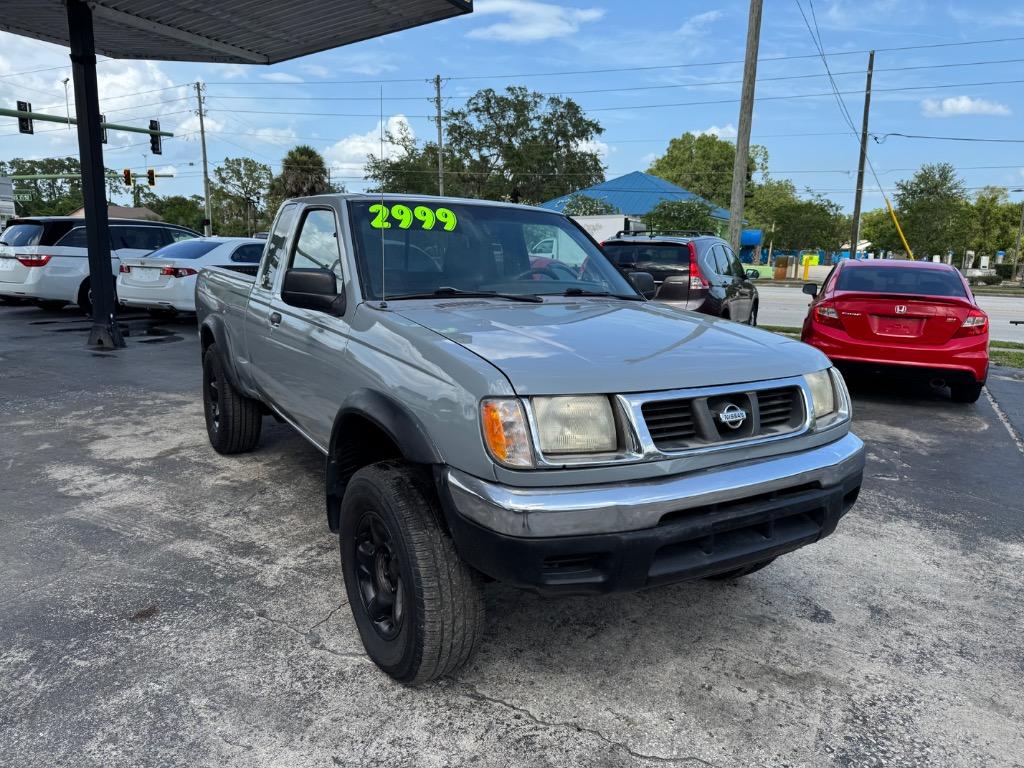 2000 Nissan Frontier XE Desert Runner photo