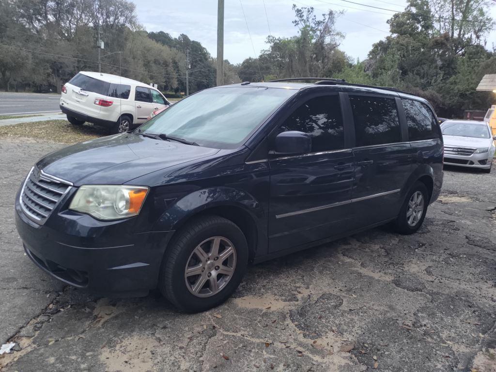 2009 Chrysler Town & Country Touring photo