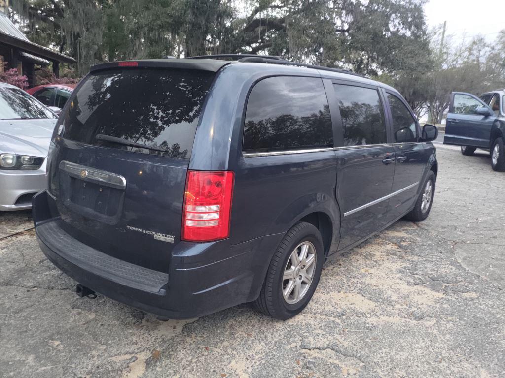 2009 Chrysler Town & Country Touring photo