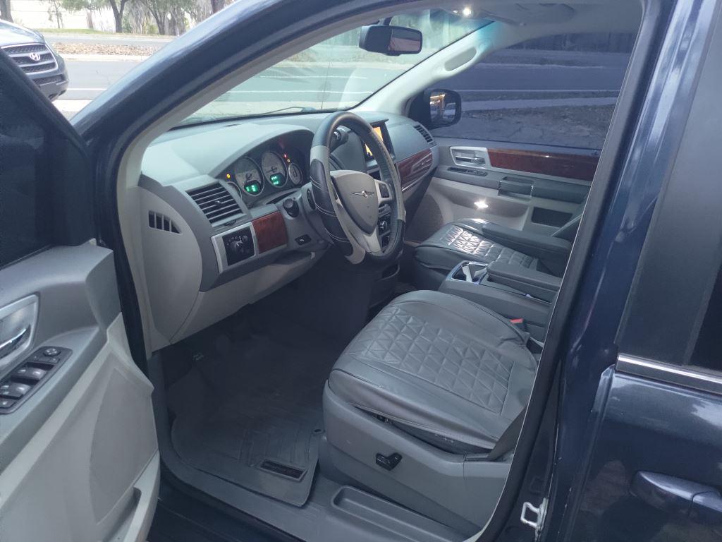 2009 Chrysler Town & Country Touring photo