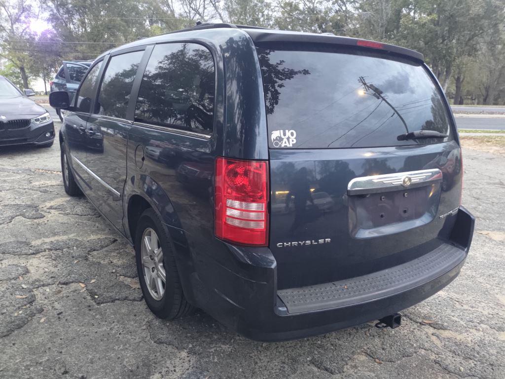 2009 Chrysler Town & Country Touring photo