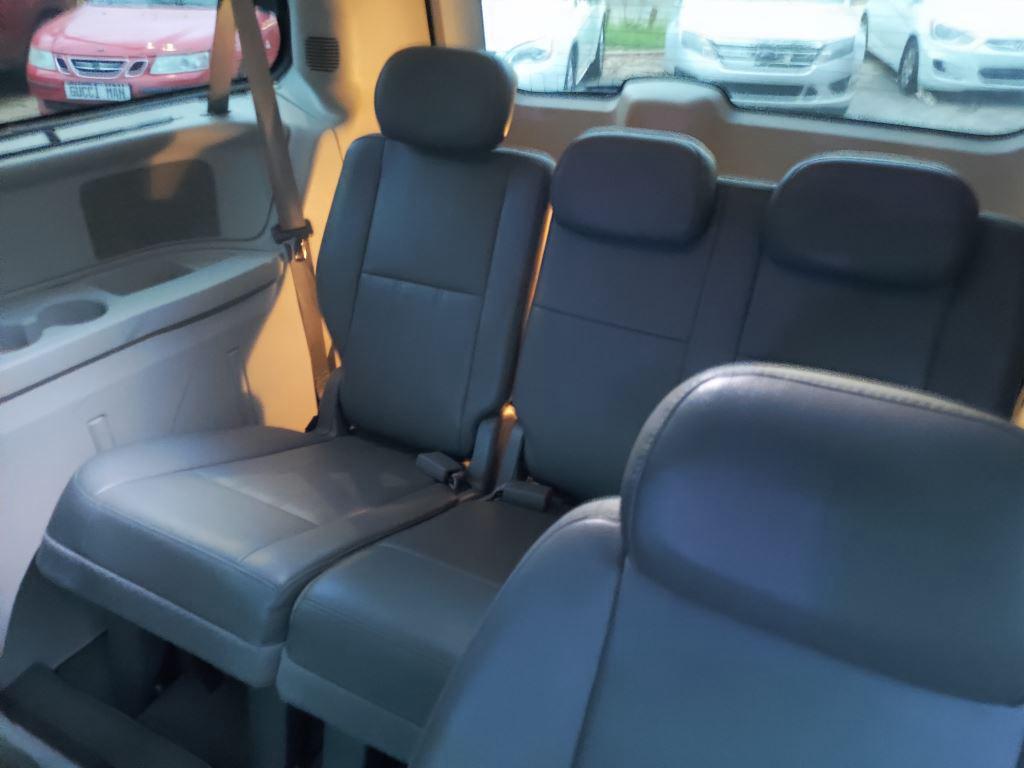 2009 Chrysler Town & Country Touring photo