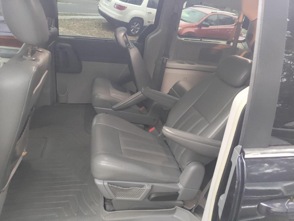 2009 Chrysler Town & Country Touring photo