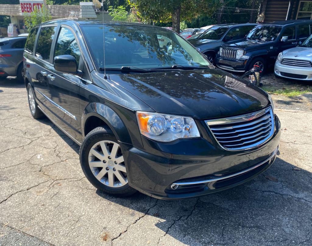 2015 Chrysler Town And Country - $7,500