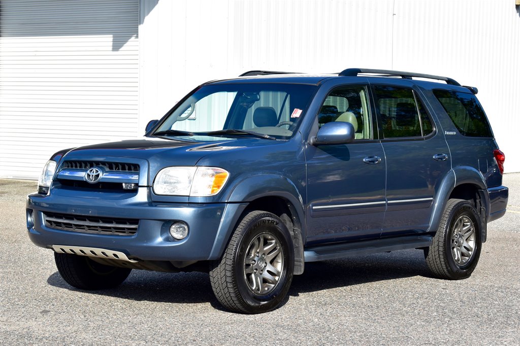 The 2005 Toyota Sequoia Limited photos
