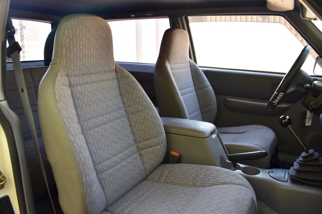 1998 Jeep Cherokee SE photo