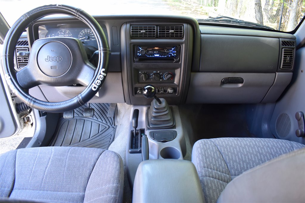 1998 Jeep Cherokee SE photo
