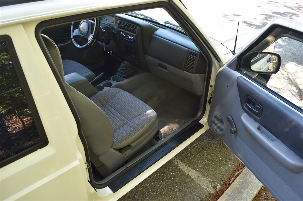 1998 Jeep Cherokee SE photo