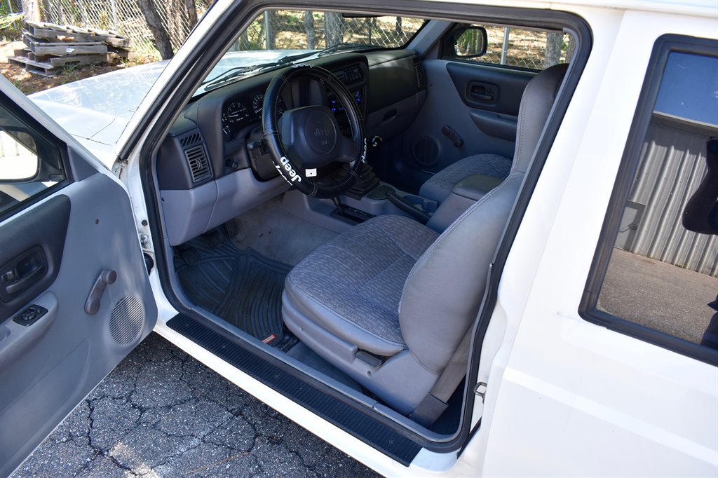 1998 Jeep Cherokee SE photo