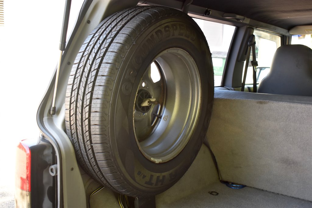 1998 Jeep Cherokee SE photo