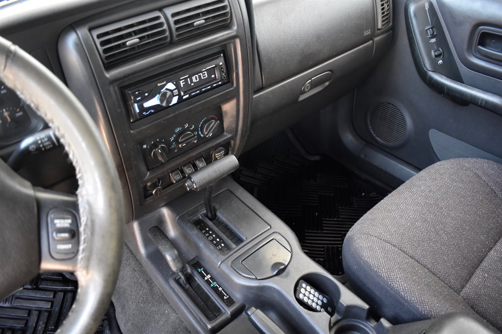 2000 Jeep Cherokee Classic photo
