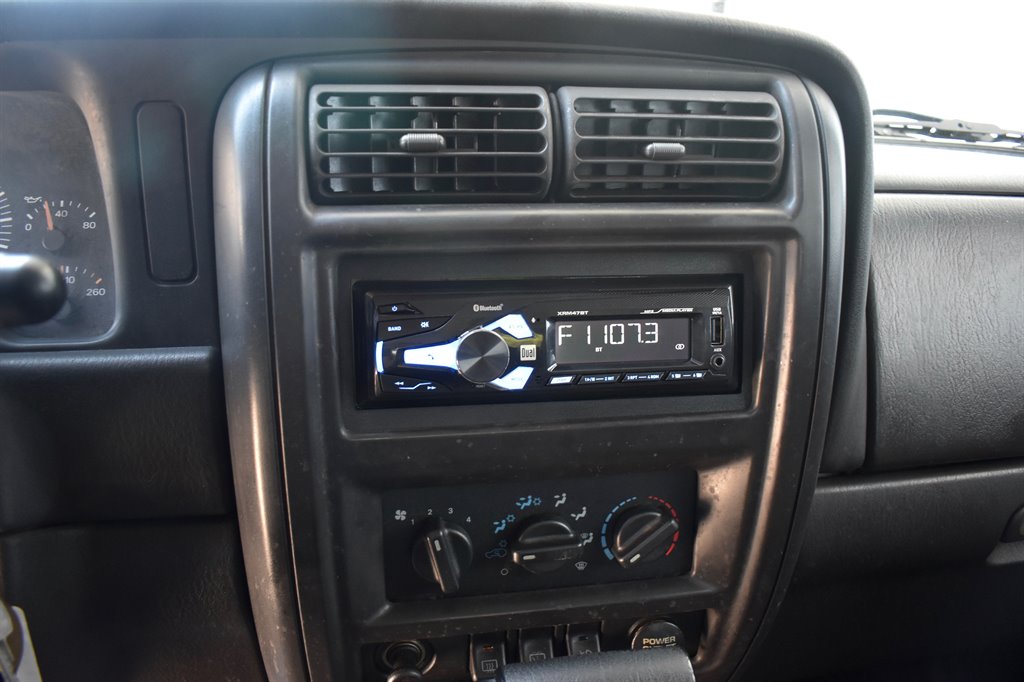 2000 Jeep Cherokee Classic photo