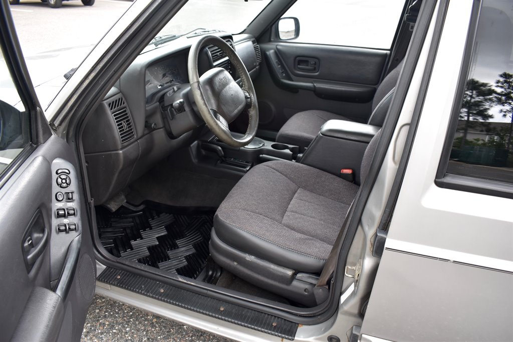 2000 Jeep Cherokee Classic photo