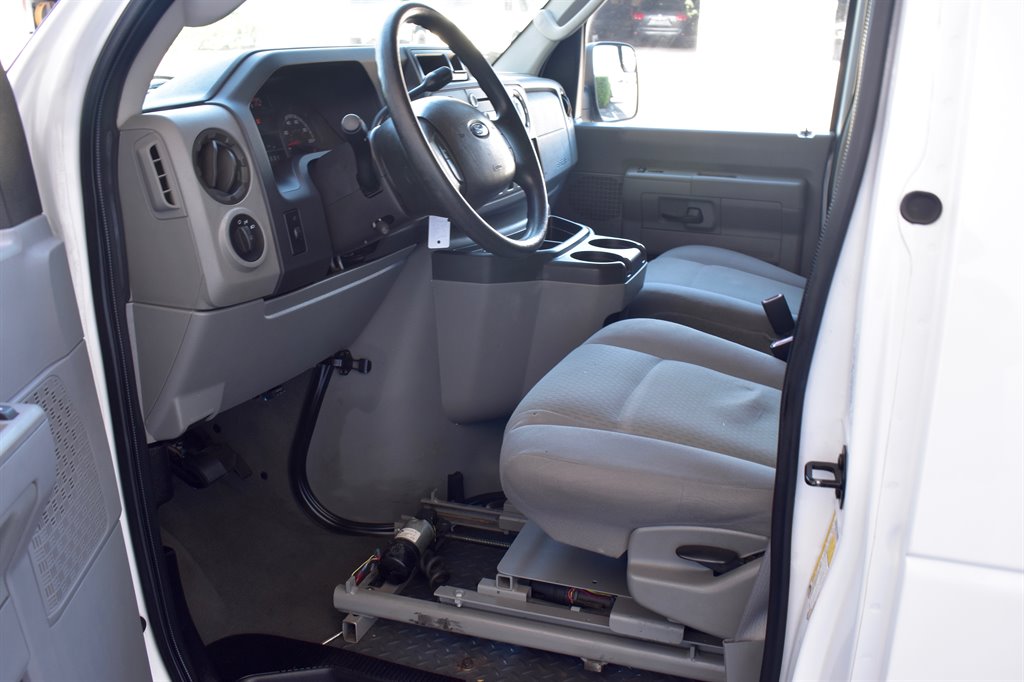 2010 Ford E-150 E-150 XLT photo