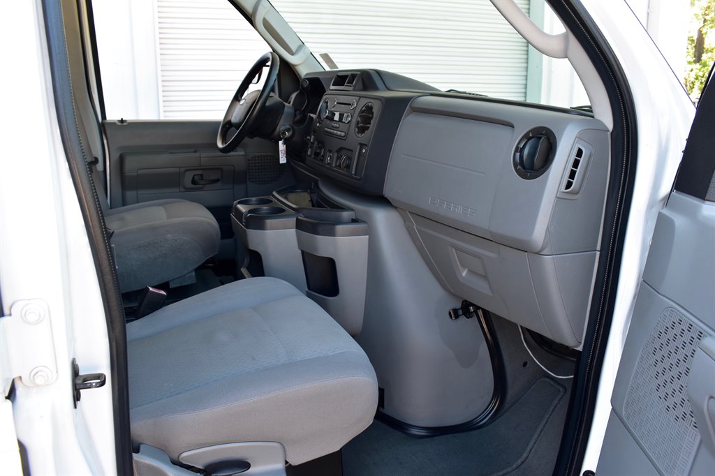 2010 Ford E-150 E-150 XLT photo