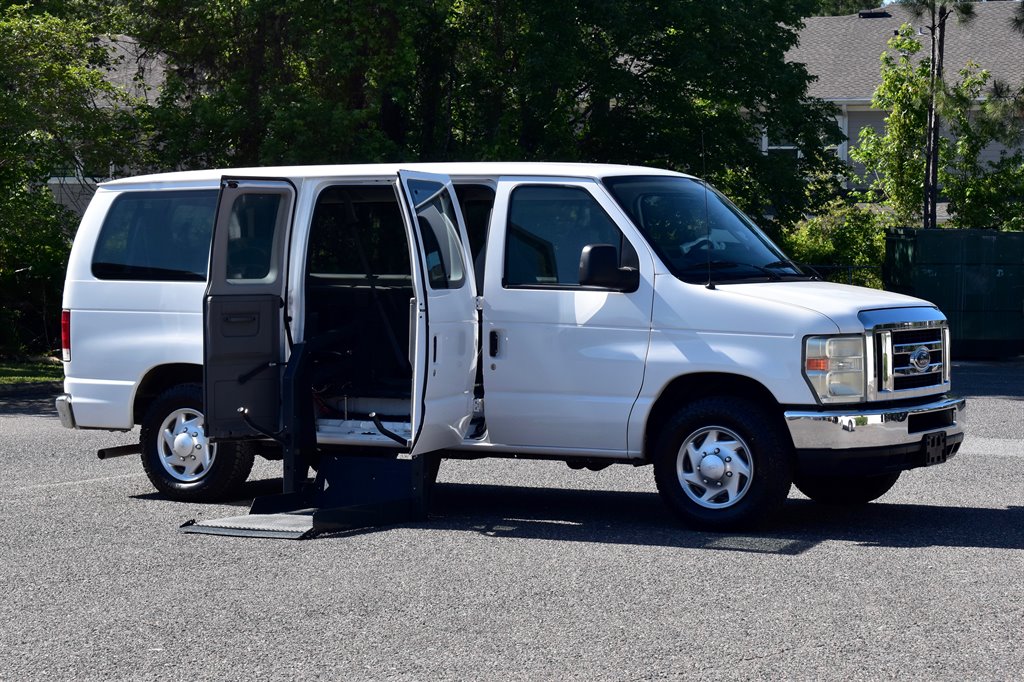 2010 Ford E-150 E-150 XLT photo
