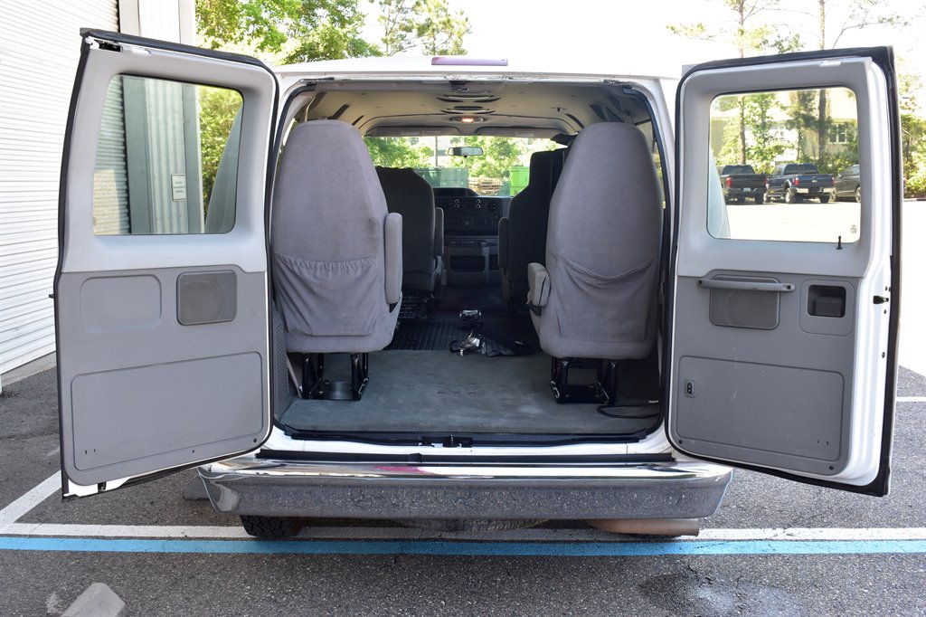 2010 Ford E-150 E-150 XLT photo