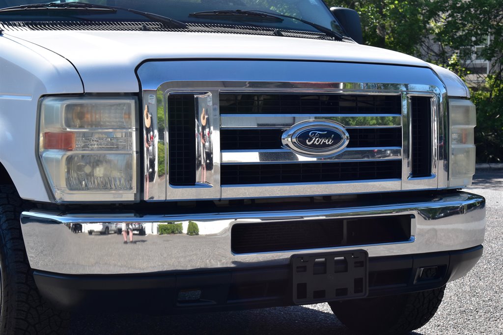 2010 Ford E-150 E-150 XLT photo