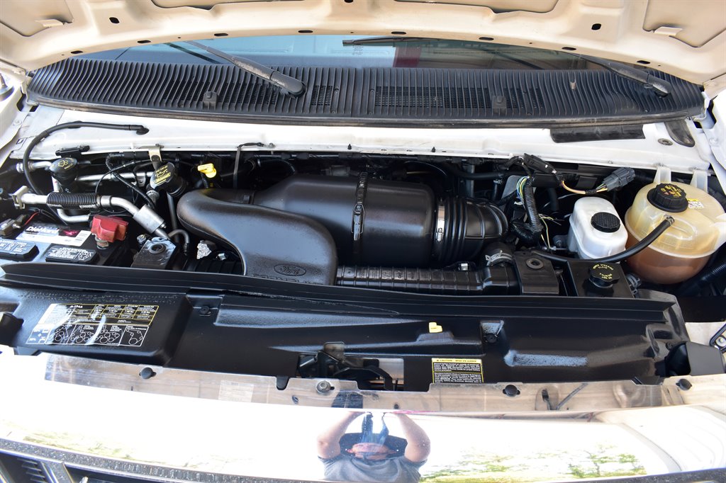2010 Ford E-150 E-150 XLT photo