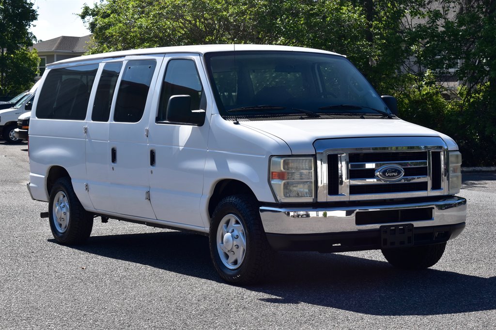 2010 Ford E-150 E-150 XLT photo