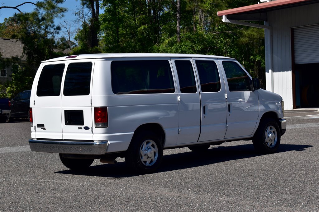 2010 Ford E-150 E-150 XLT photo