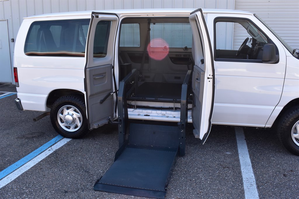 2010 Ford E-150 E-150 XLT photo