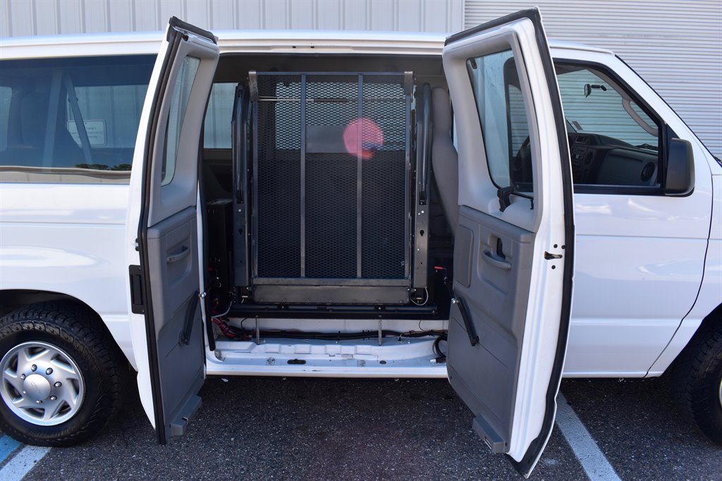 2010 Ford E-150 E-150 XLT photo