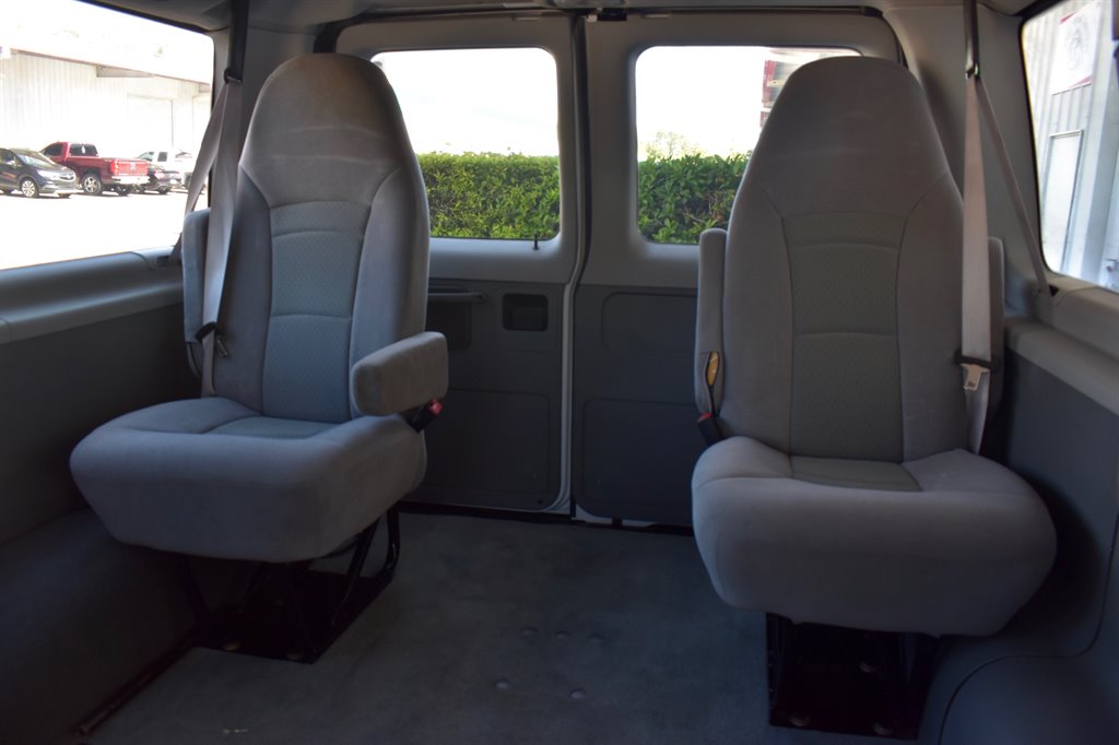 2010 Ford E-150 E-150 XLT photo