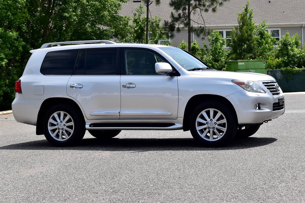 2010 Lexus LX 570 photo