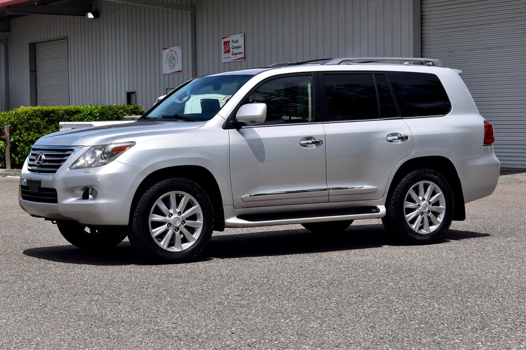 2010 Lexus LX 570 photo