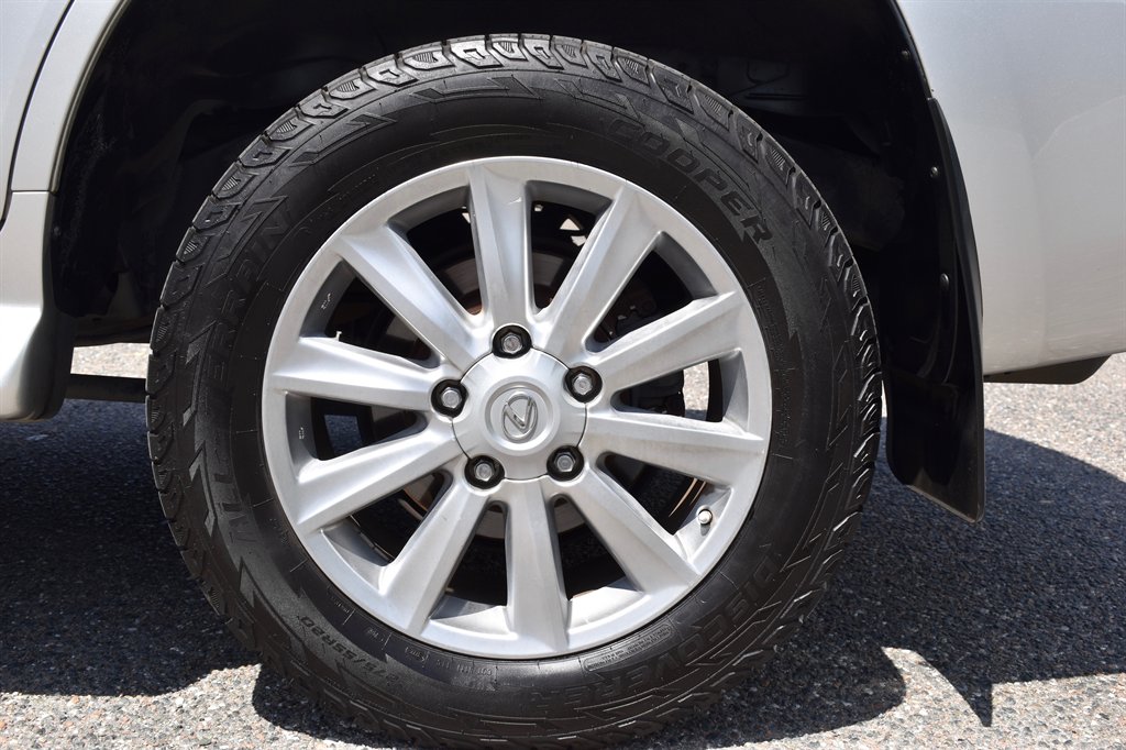 2010 Lexus LX 570 photo
