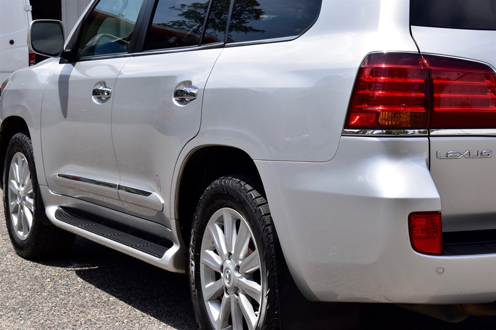 2010 Lexus LX 570 photo