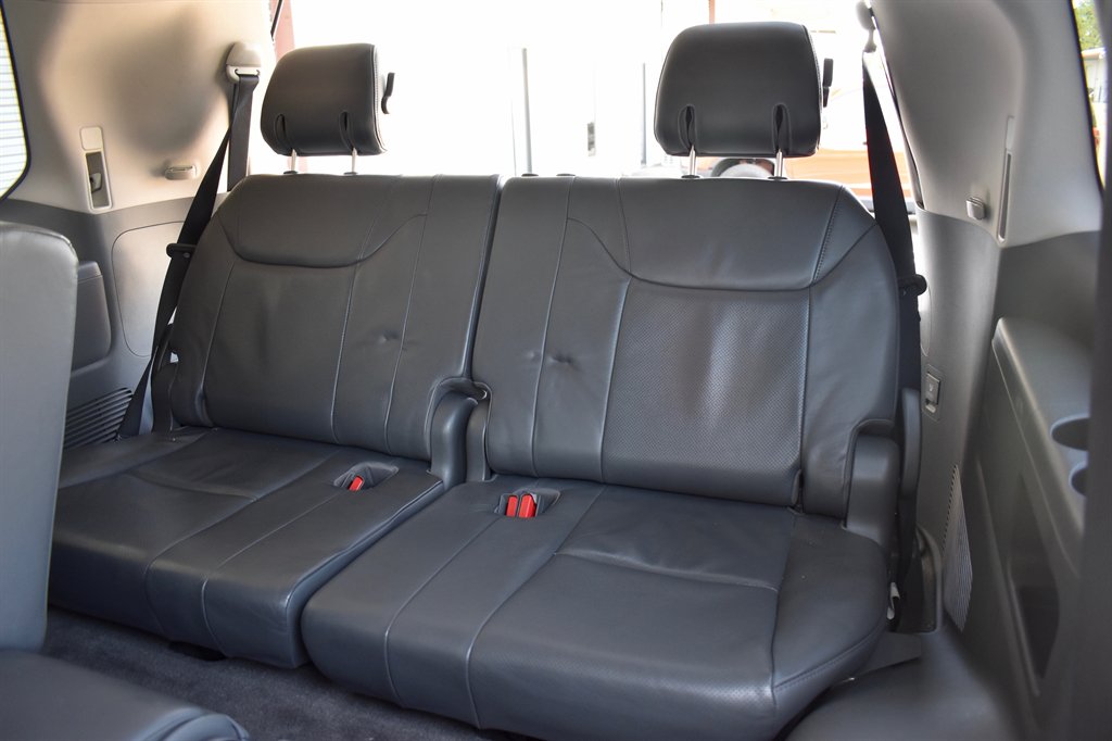 2010 Lexus LX 570 photo
