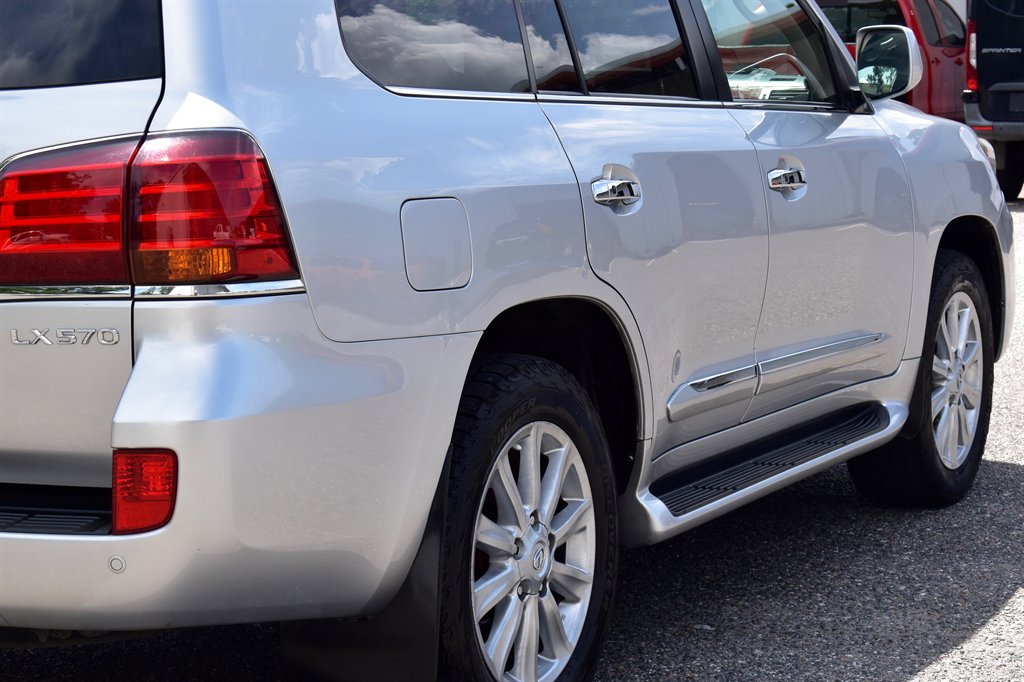 2010 Lexus LX 570 photo