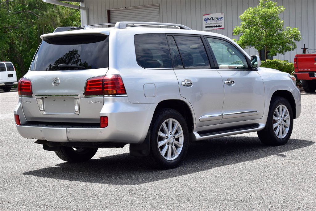 2010 Lexus LX 570 photo