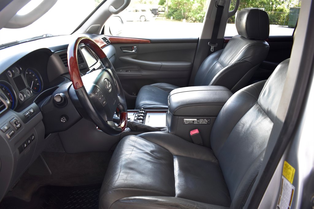 2010 Lexus LX 570 photo