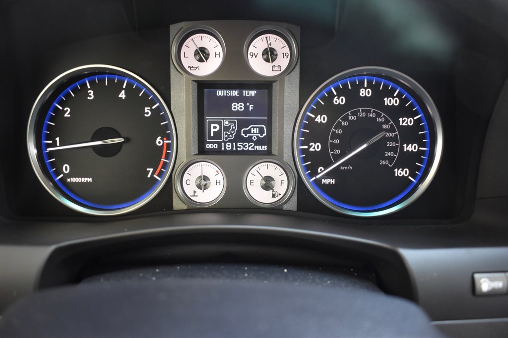 2010 Lexus LX 570 photo
