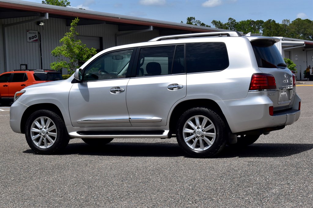 2010 Lexus LX 570 photo