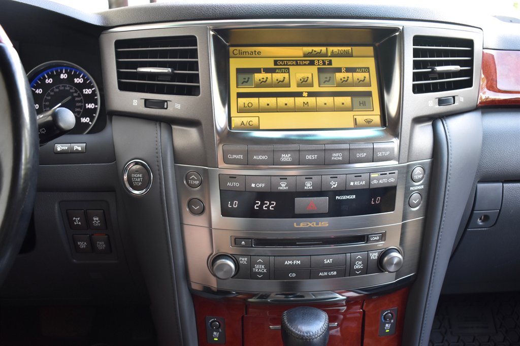 2010 Lexus LX 570 photo