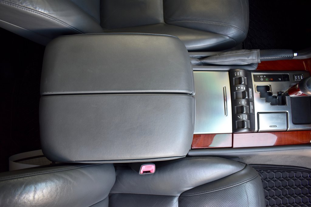 2010 Lexus LX 570 photo