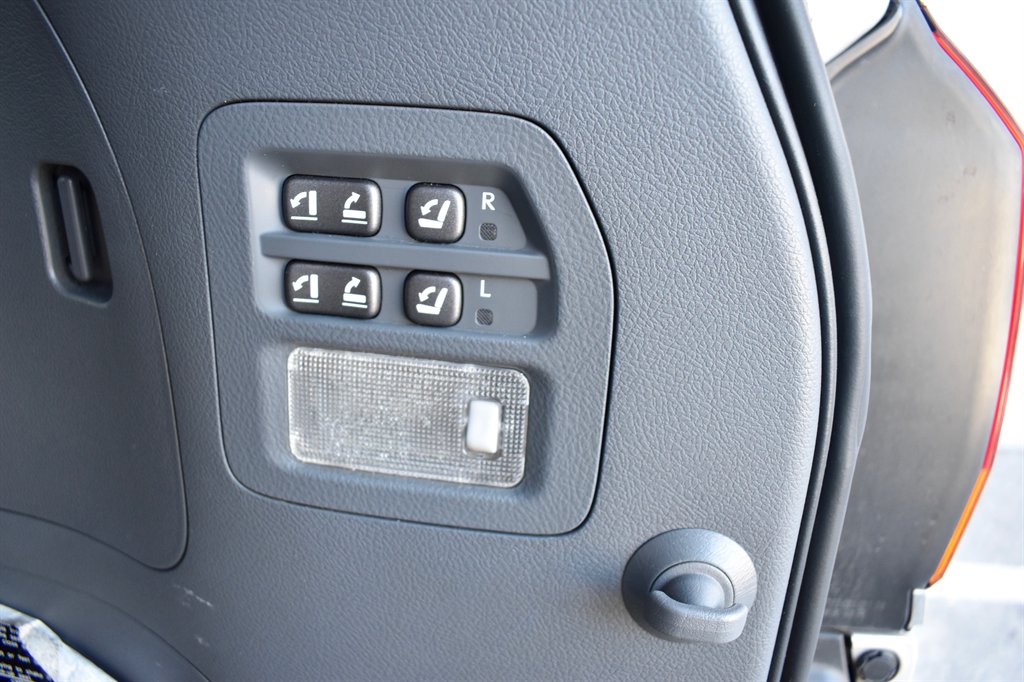 2010 Lexus LX 570 photo