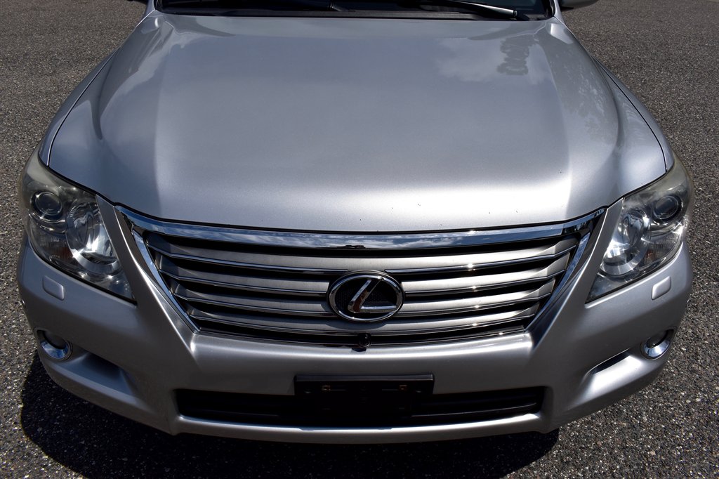 2010 Lexus LX 570 photo