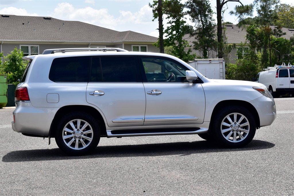 2010 Lexus LX 570 photo