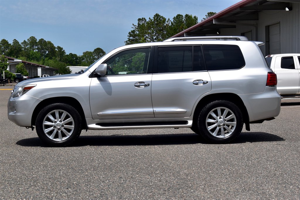 2010 Lexus LX 570 photo