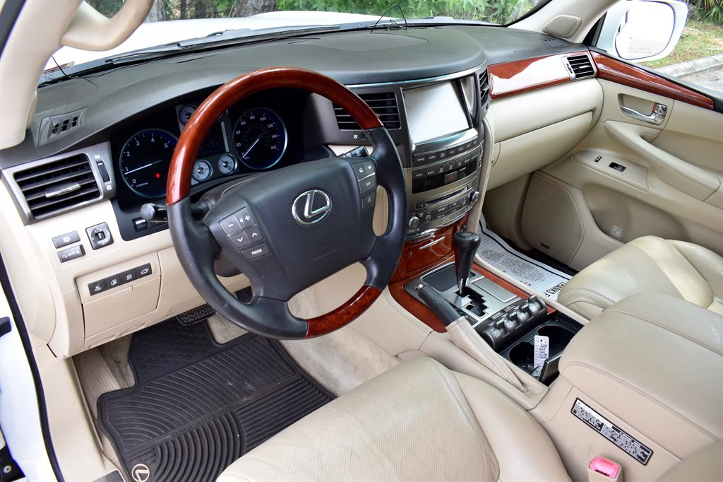 2008 Lexus LX 570 photo