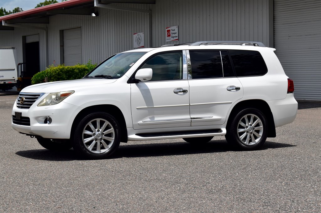 2008 Lexus LX 570 photo