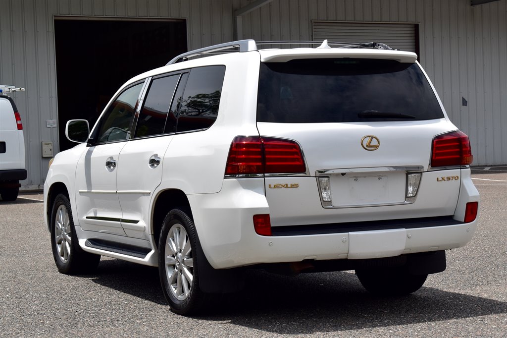 2008 Lexus LX 570 photo