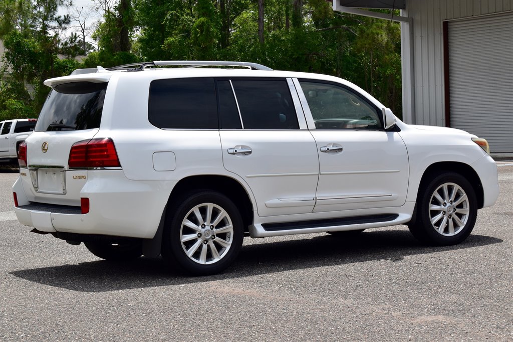 2008 Lexus LX 570 photo
