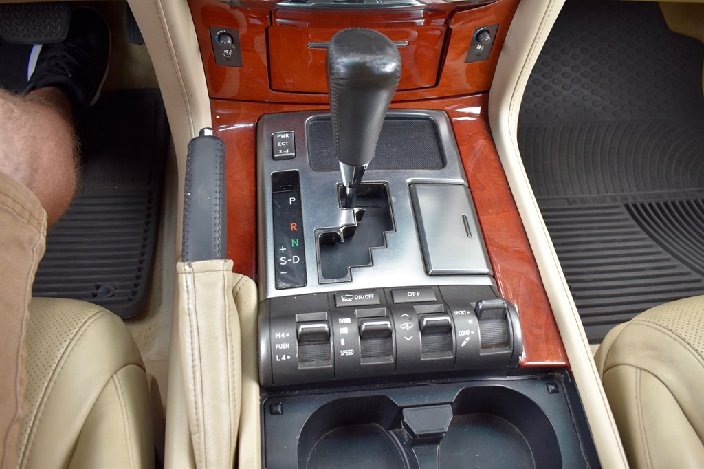 2008 Lexus LX 570 photo