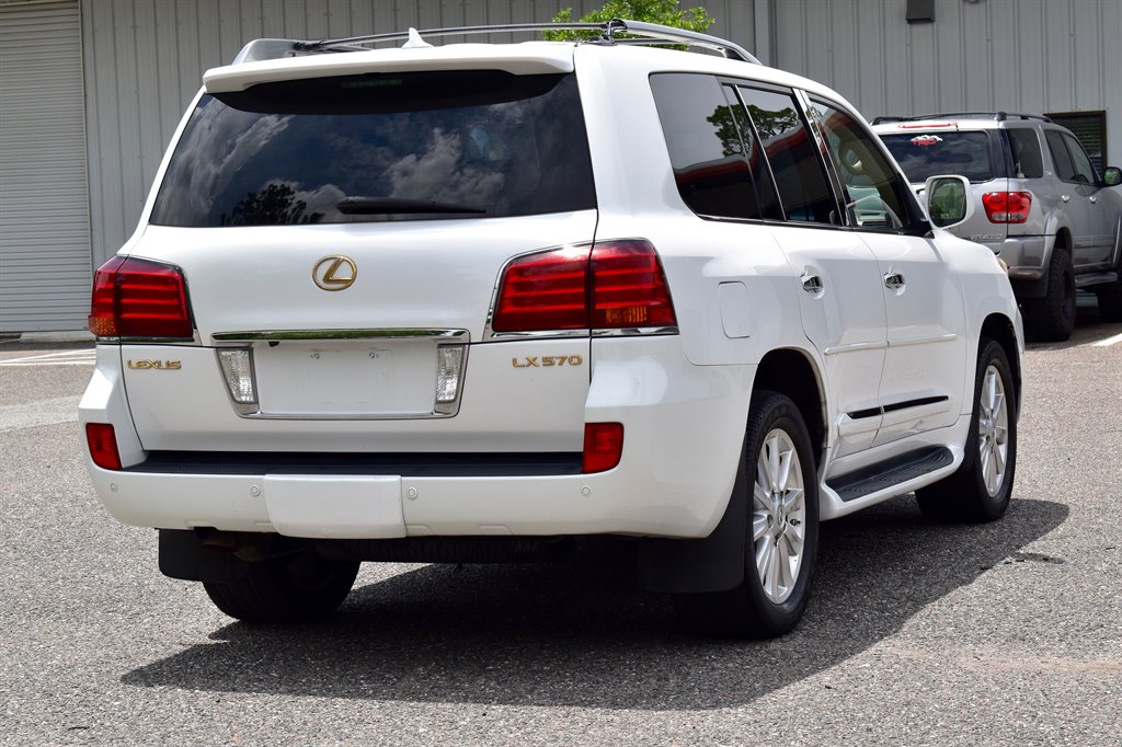 2008 Lexus LX 570 photo